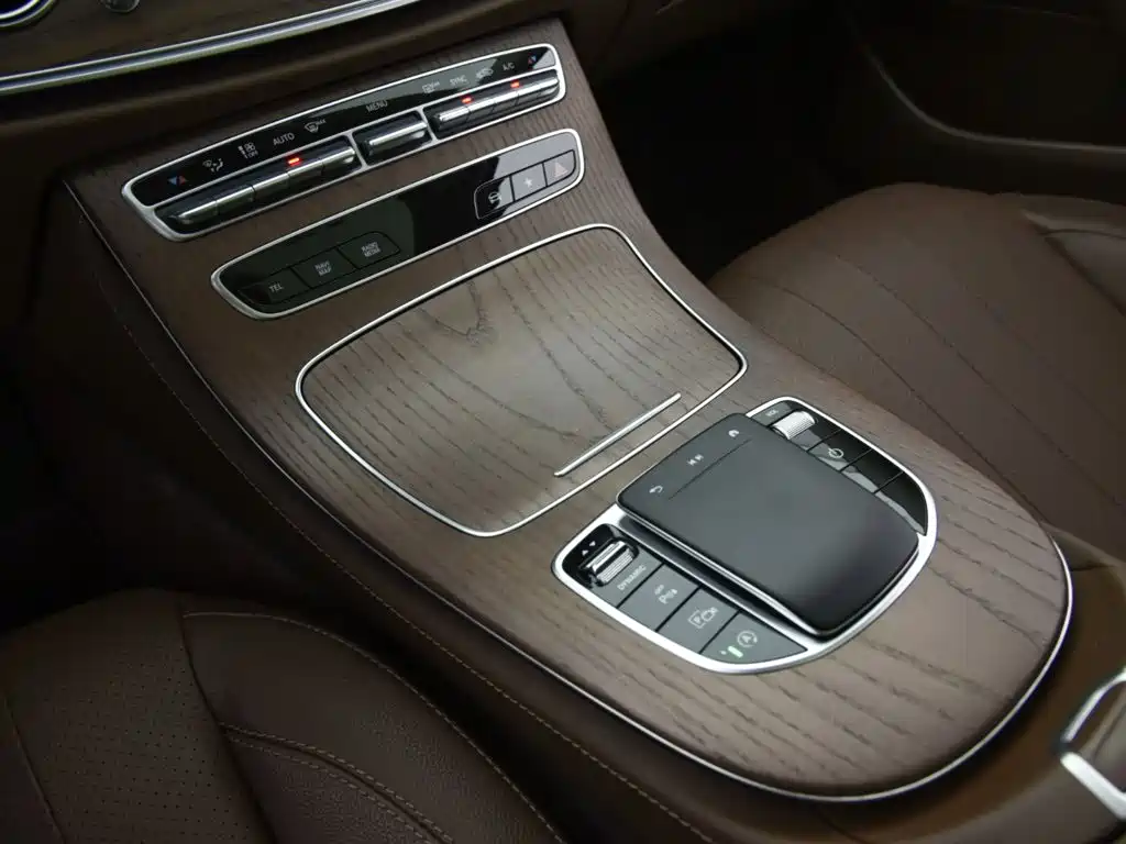 Mercedes-Benz E-Class — миниатюра 14