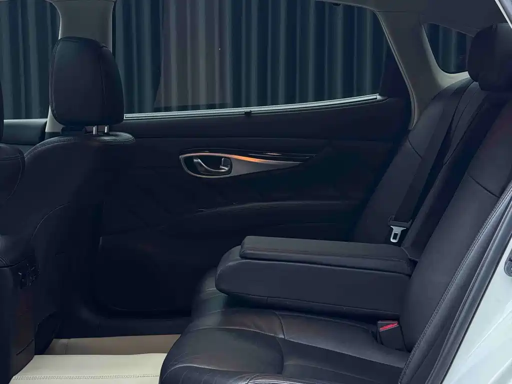 Infiniti Q70 — миниатюра 6