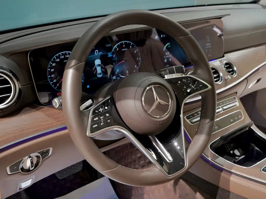 Mercedes-Benz E-Class — миниатюра 3