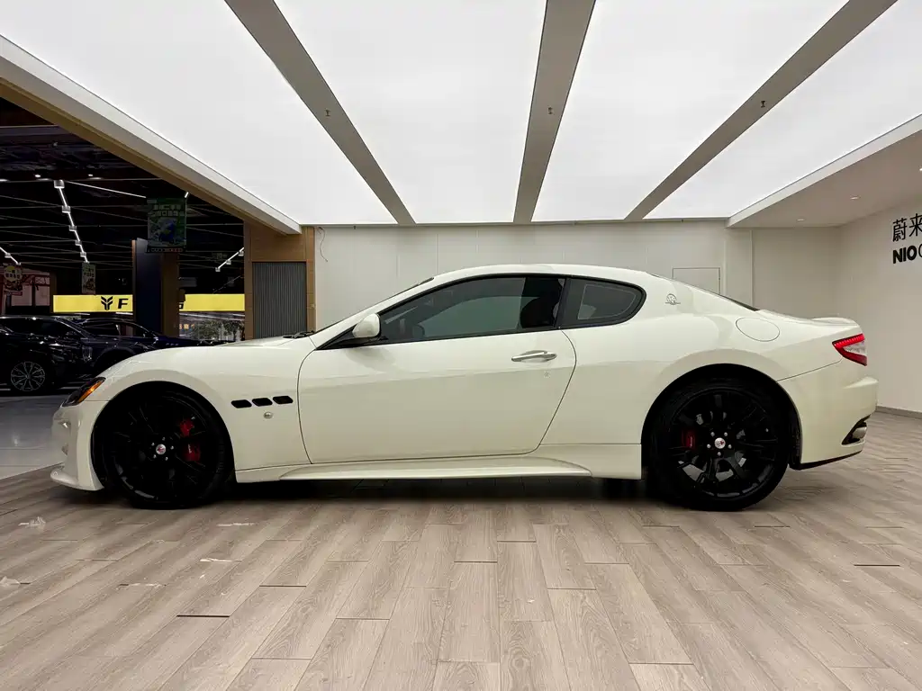 Maserati GranTurismo 2012 4.7L MC Stradale