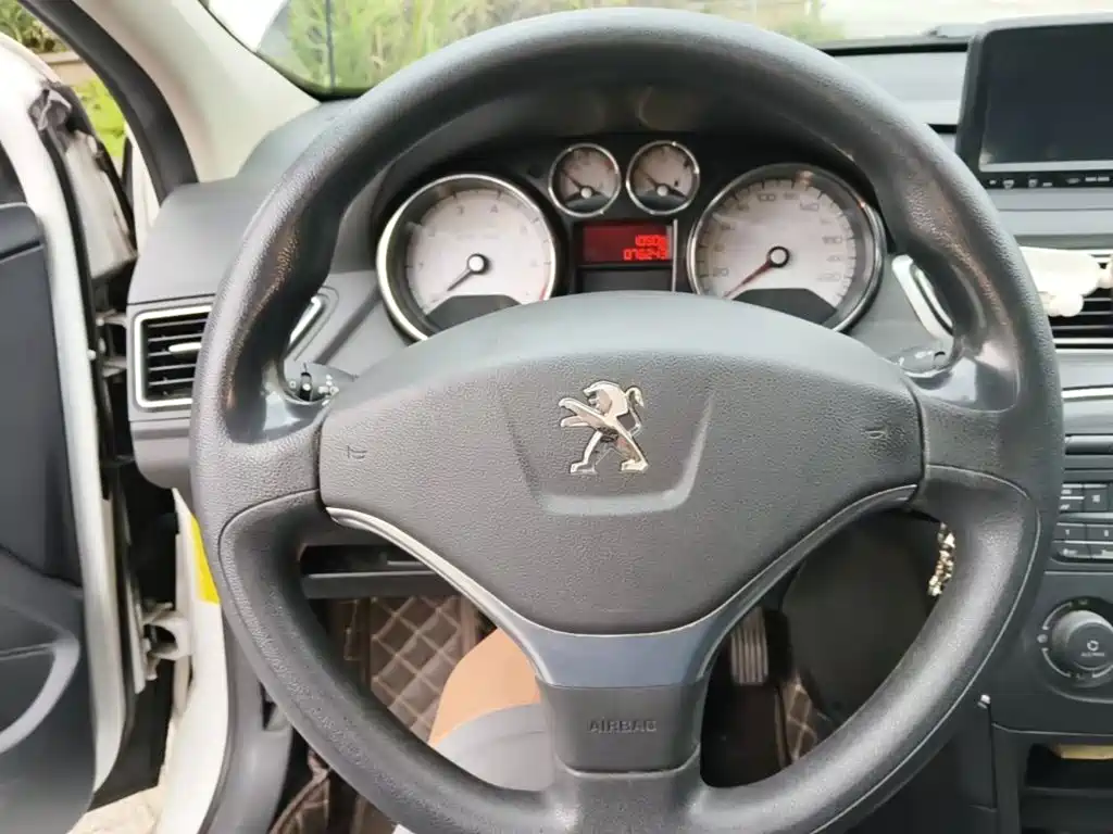 Peugeot 308 — миниатюра 11