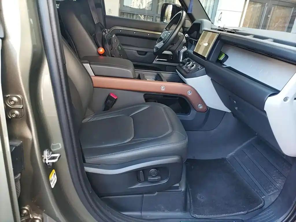 Land Rover Defender — миниатюра 25
