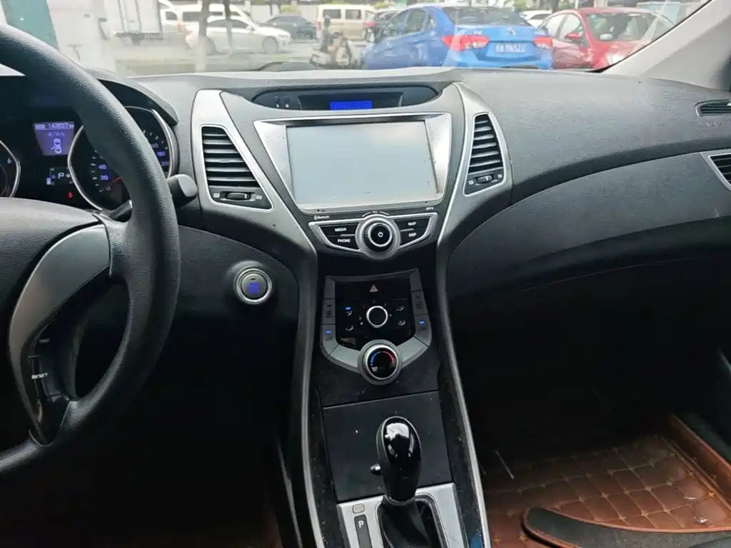 Hyundai Elantra Langdong — миниатюра 13