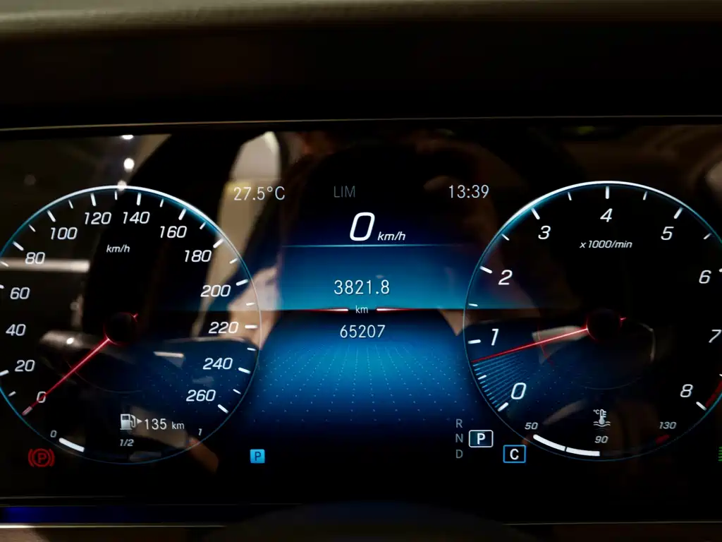 Mercedes-Benz E-Class — миниатюра 7