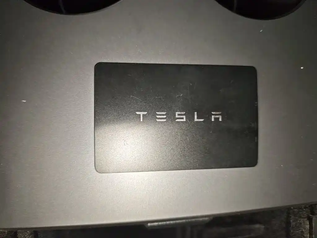 Tesla Model Y — миниатюра 9