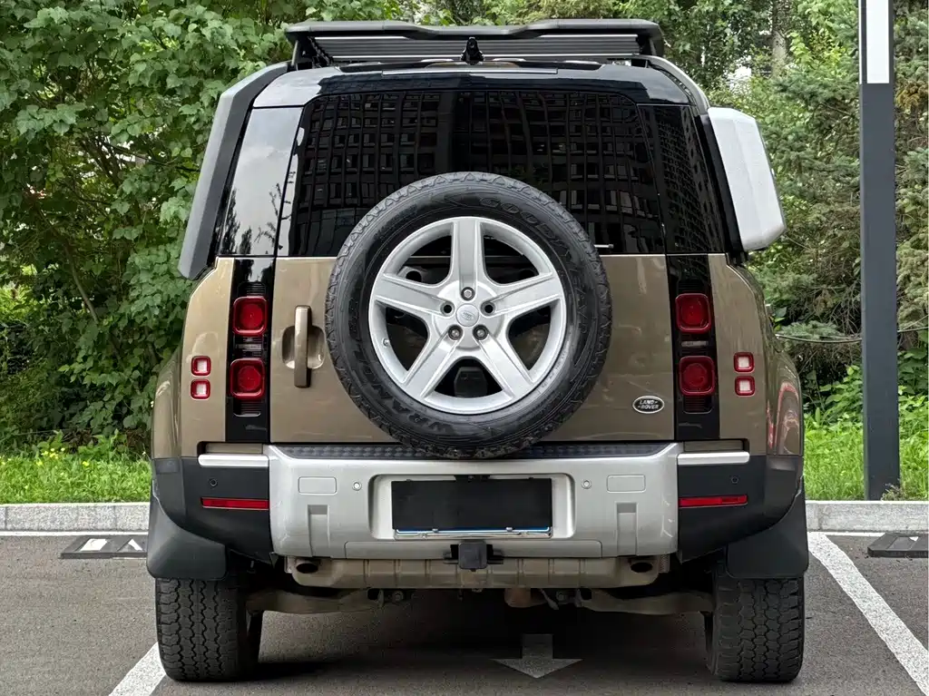 Land Rover Defender — миниатюра 8