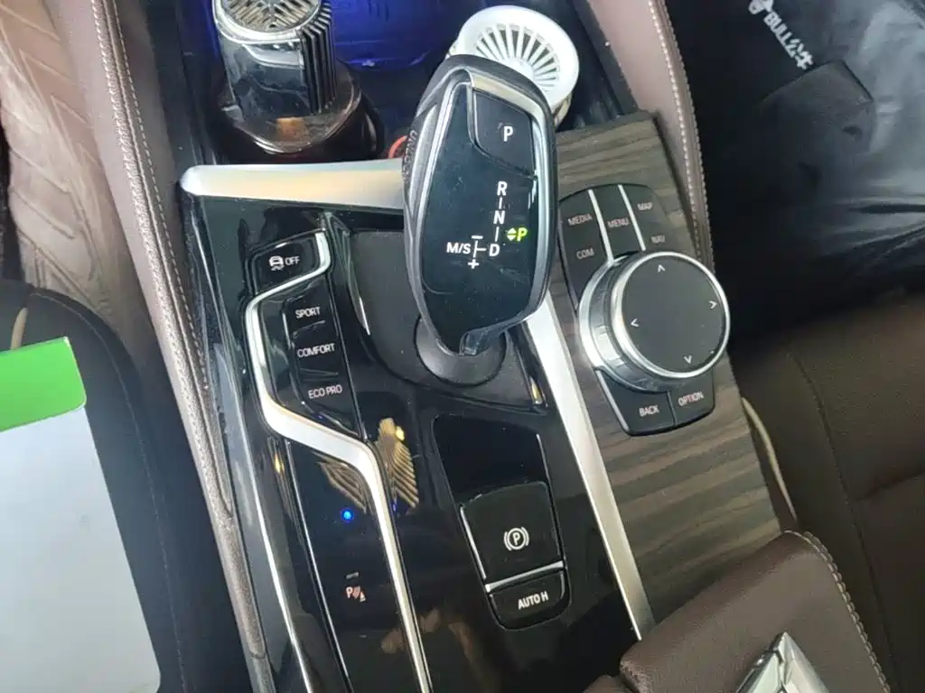 BMW 5 Series — миниатюра 14