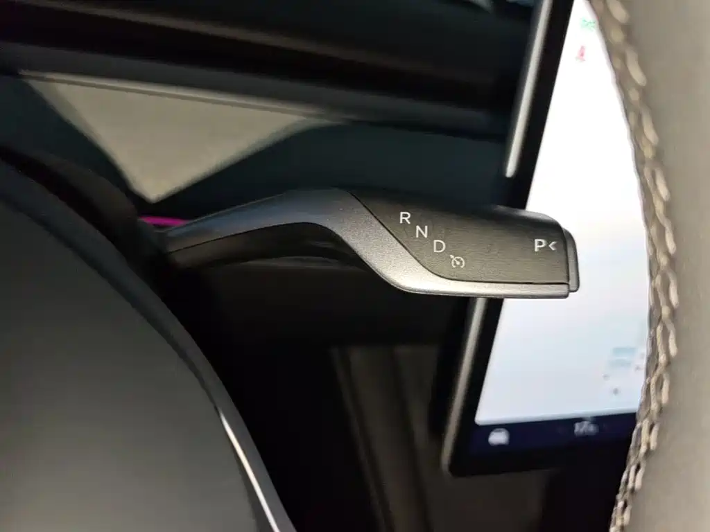 Tesla Model Y — миниатюра 14