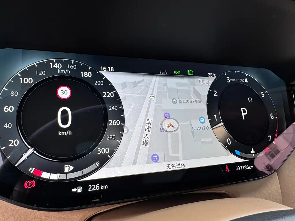Land Rover Range Rover — миниатюра 12