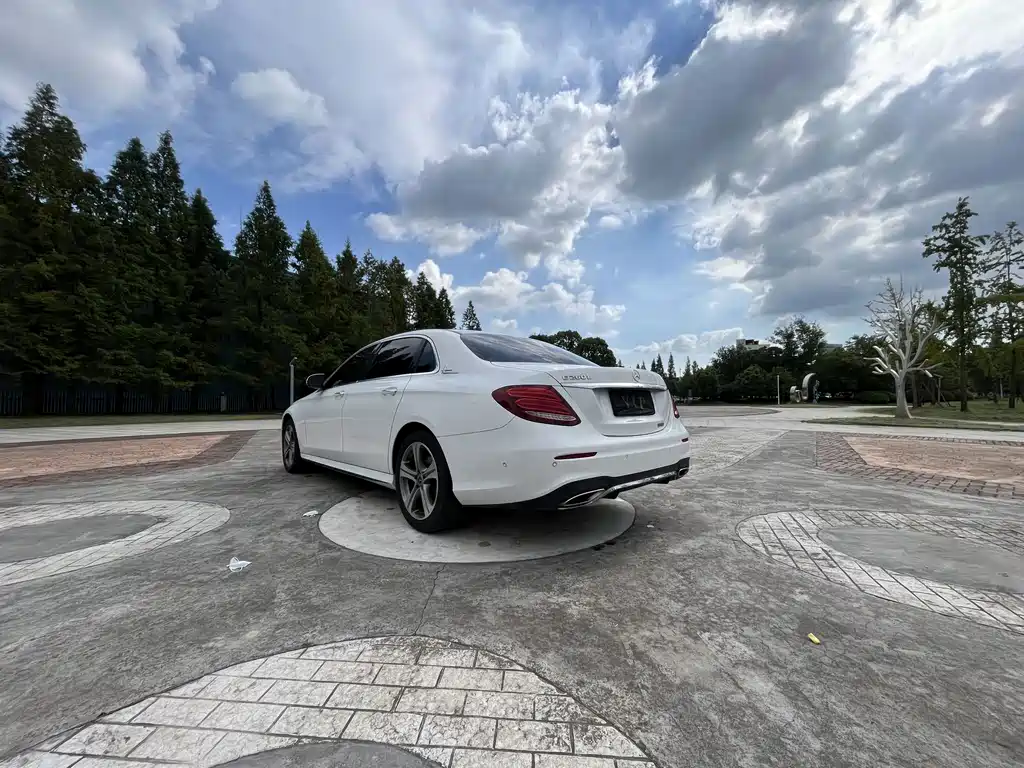 Mercedes-Benz E-Class — миниатюра 9