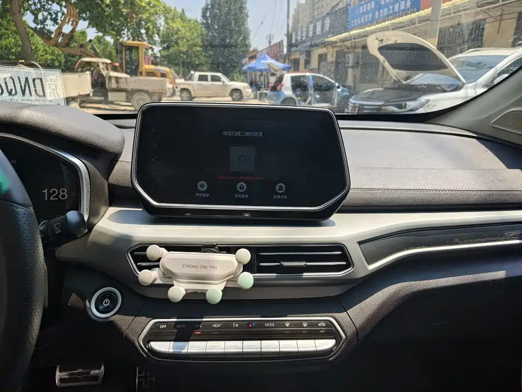 BAIC EX3 — миниатюра 10