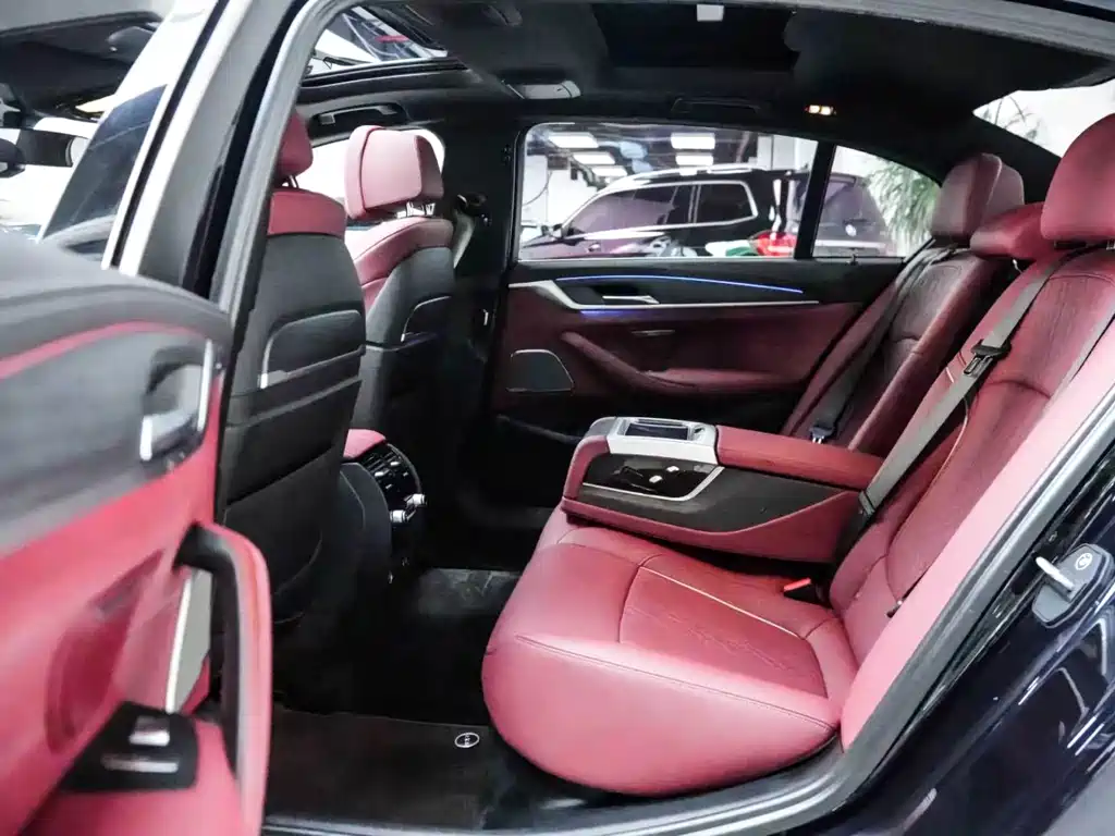 BMW 5 Series — миниатюра 7