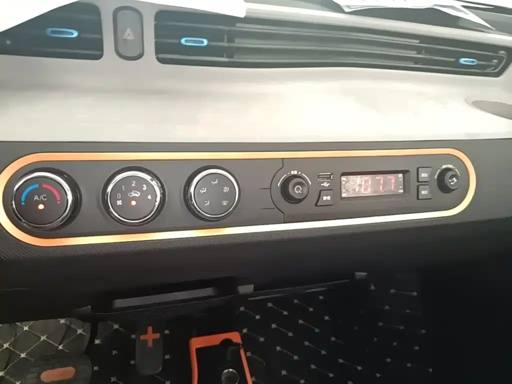 Wuling MINIEV — миниатюра 13
