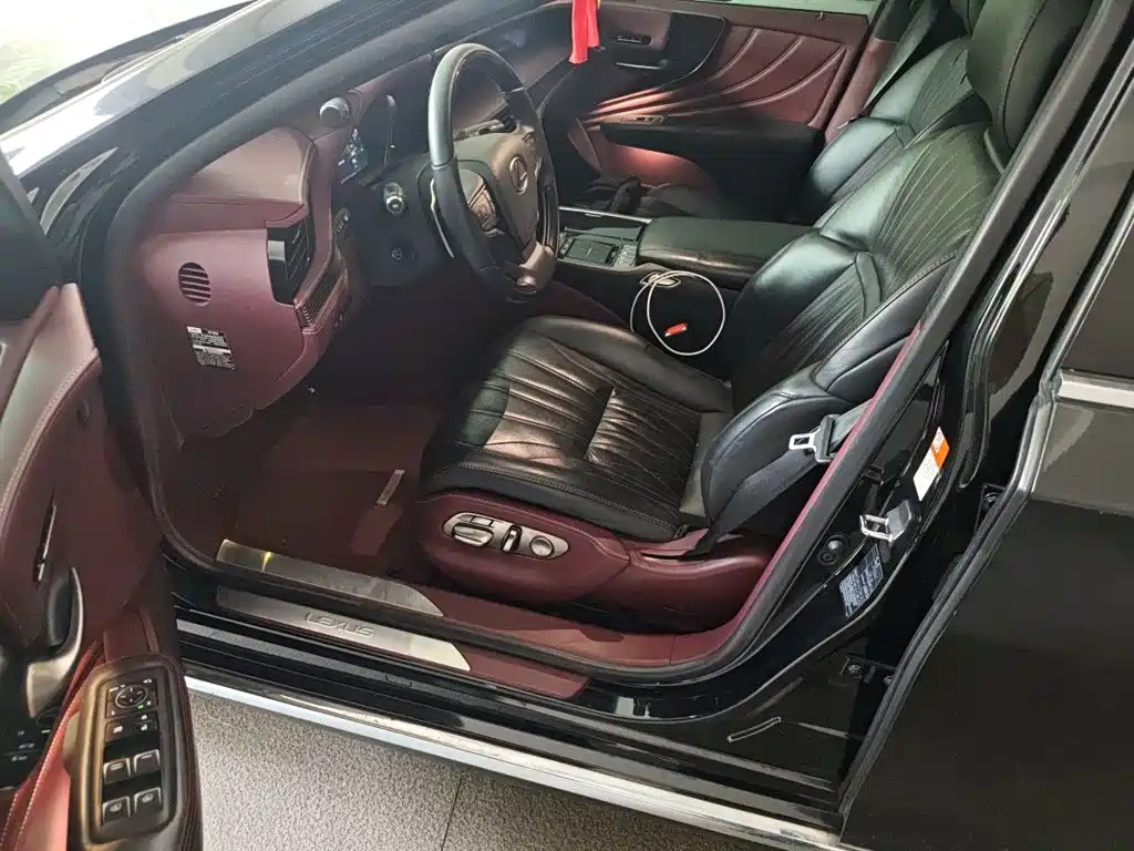 Lexus LS — миниатюра 8