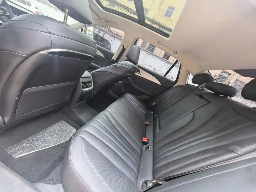 Hongqi Hongqi H5 — миниатюра 10