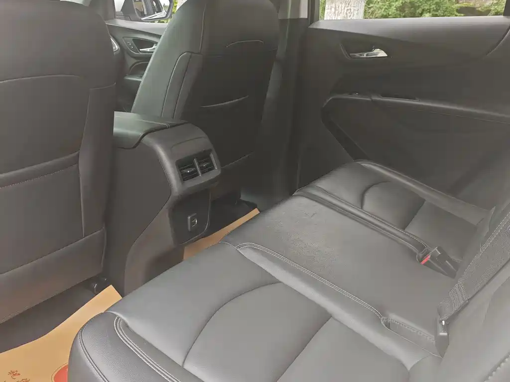Chevrolet Equinox — миниатюра 5