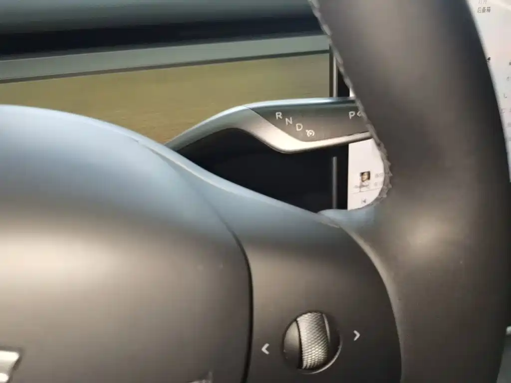 Tesla Model Y — миниатюра 14