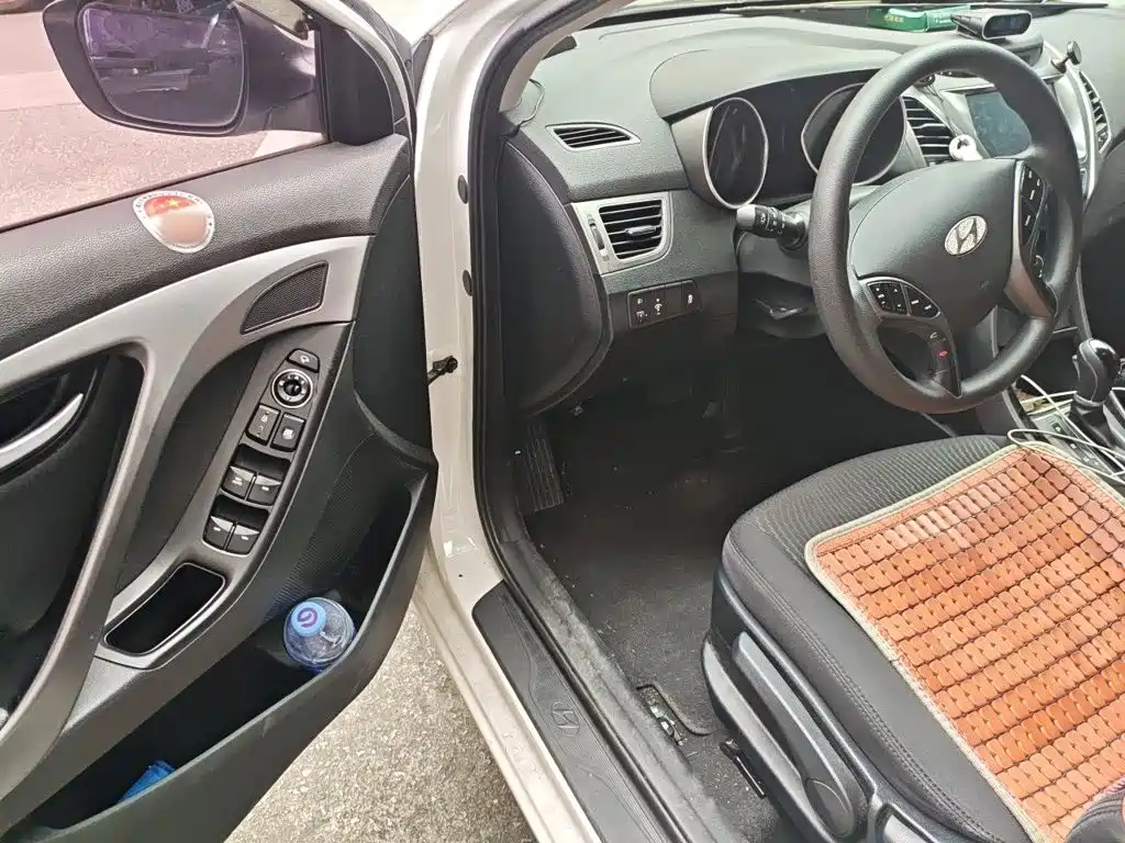 Hyundai Elantra Langdong — миниатюра 12