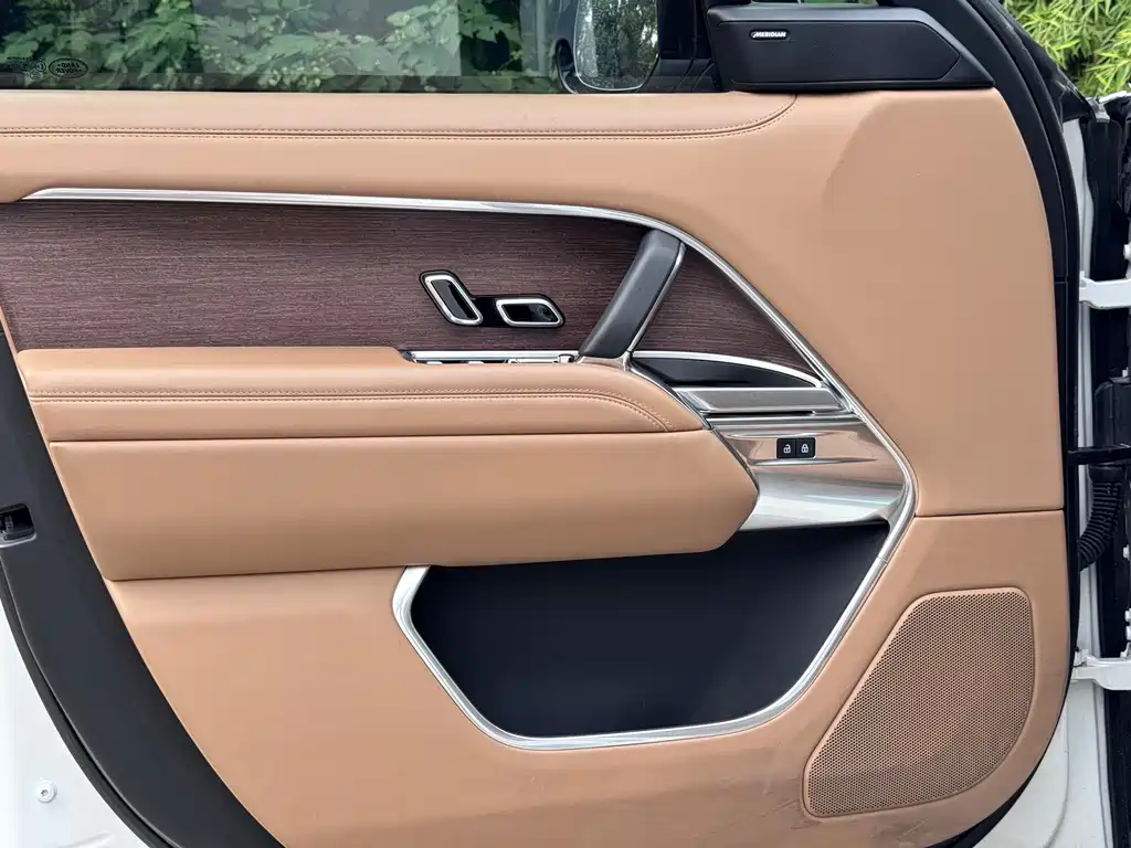 Land Rover Range Rover — миниатюра 8