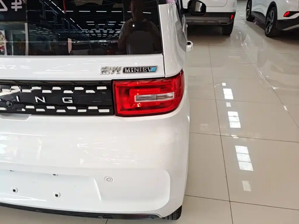 Wuling MINIEV — миниатюра 8