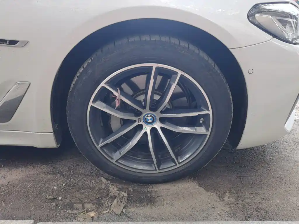BMW 5 Series New Energy — миниатюра 24