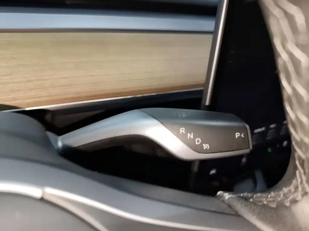 Tesla Model Y — миниатюра 14