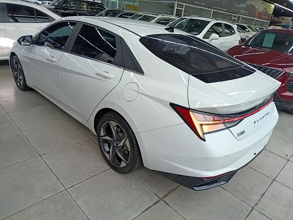 Hyundai Elantra — миниатюра 5