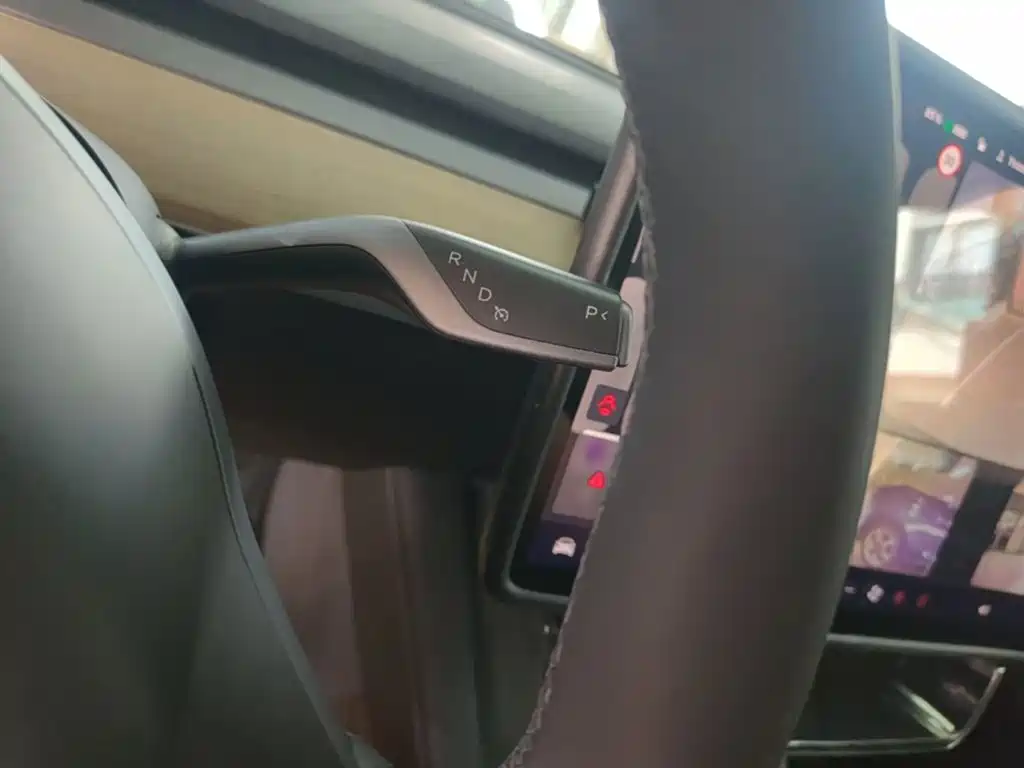 Tesla Model Y — миниатюра 14