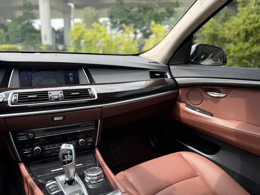 BMW 5 Series GT — миниатюра 13