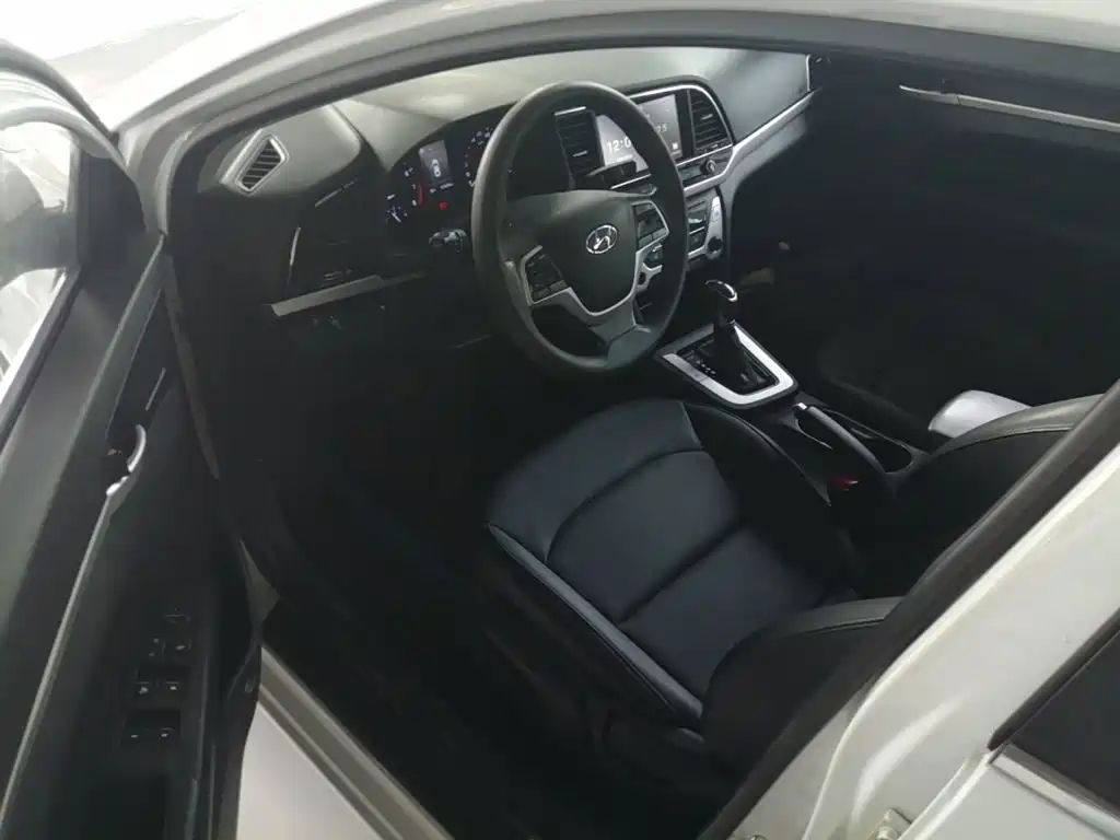 Hyundai Elantra — миниатюра 16
