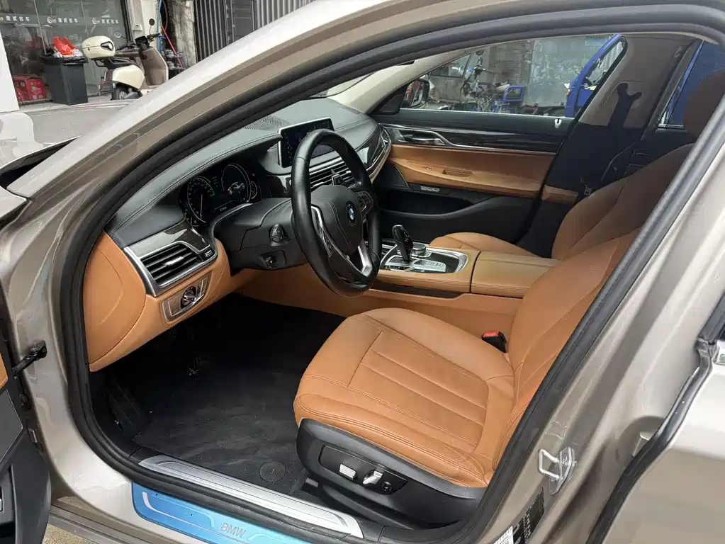 BMW 7 Series — миниатюра 4