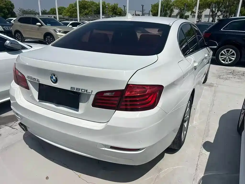 BMW 5 Series — миниатюра 7