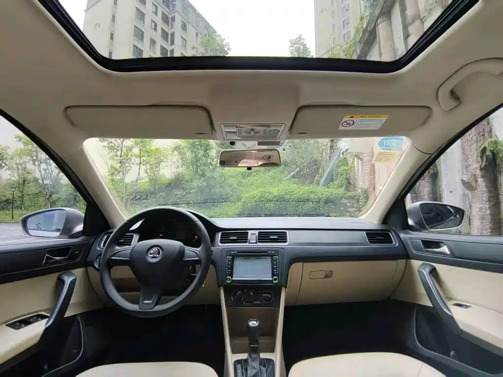 Skoda Rapid — миниатюра 6