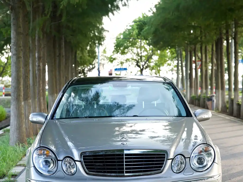 Mercedes-Benz E-Class — миниатюра 2