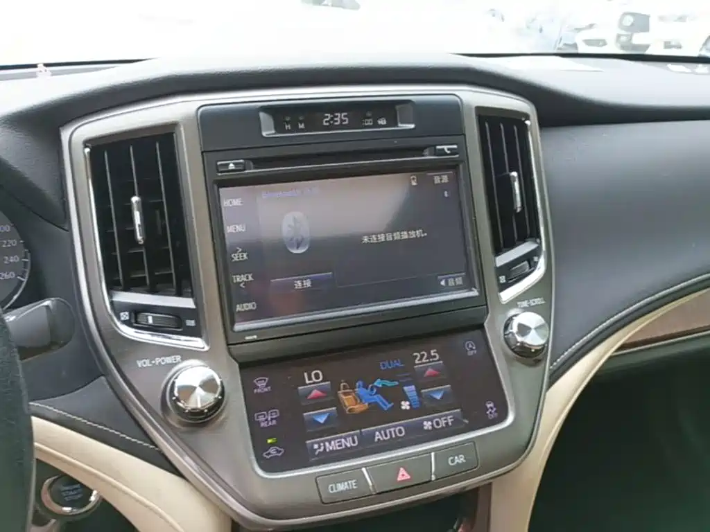 Toyota Crown — миниатюра 13