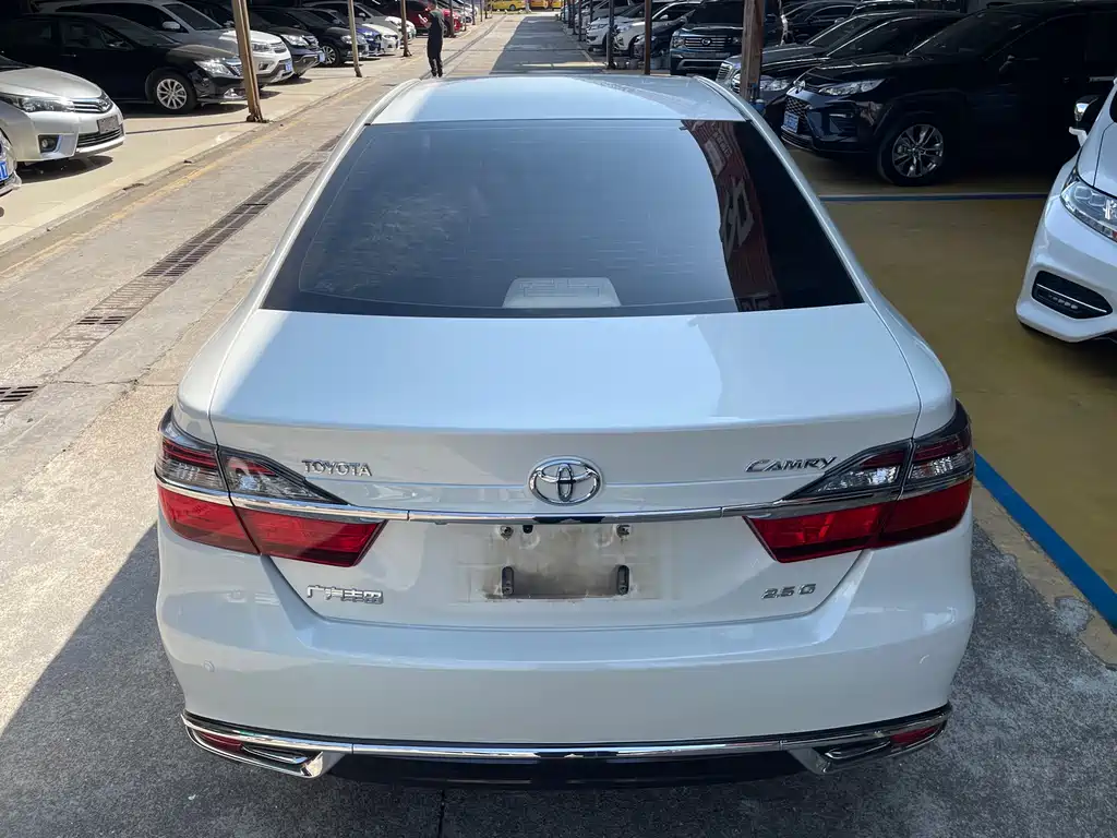 TOYOTA CAMRY