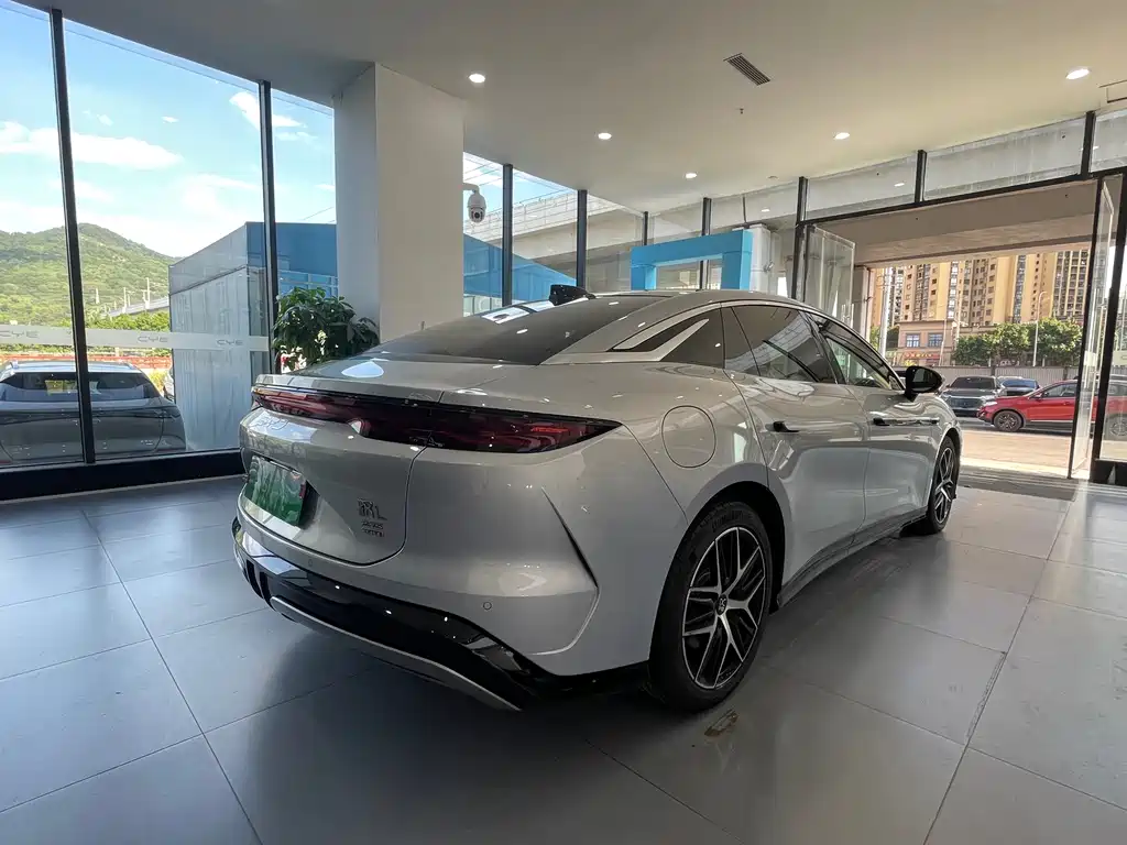 BYD Han L — миниатюра 13