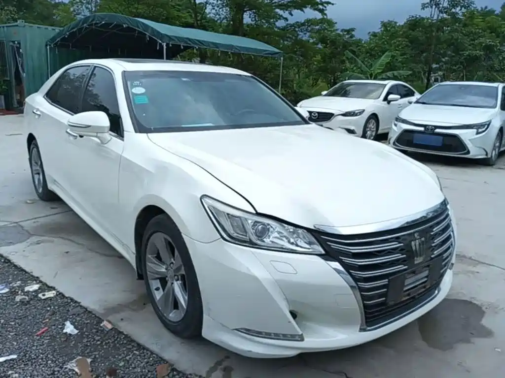 Toyota Crown — миниатюра 4