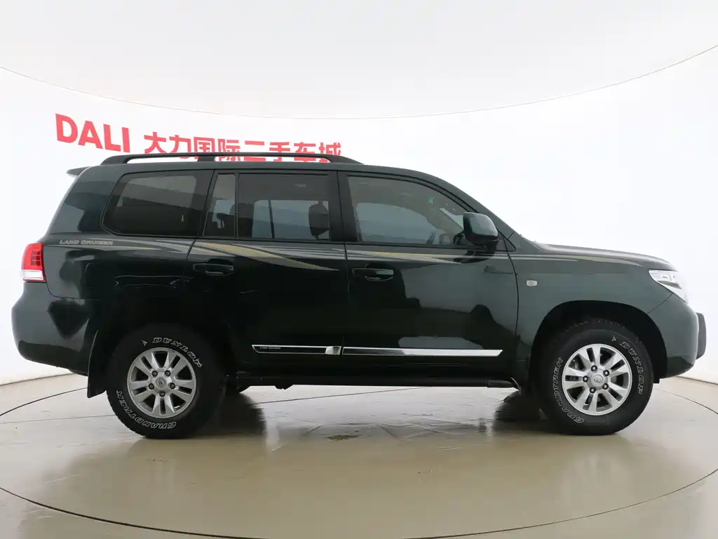 Toyota Land Cruiser 2010 4.0L AT VX