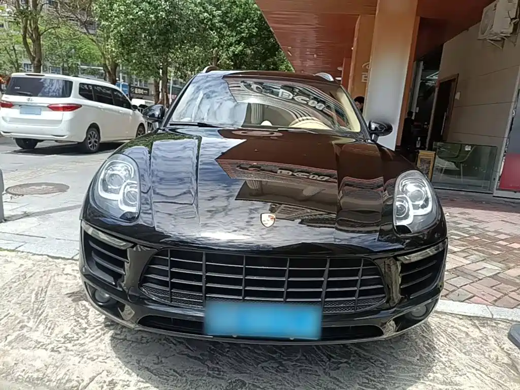 Porsche Macan — миниатюра 3