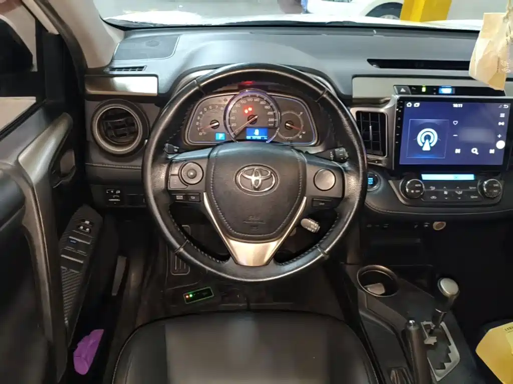 Toyota RAV4 — миниатюра 11