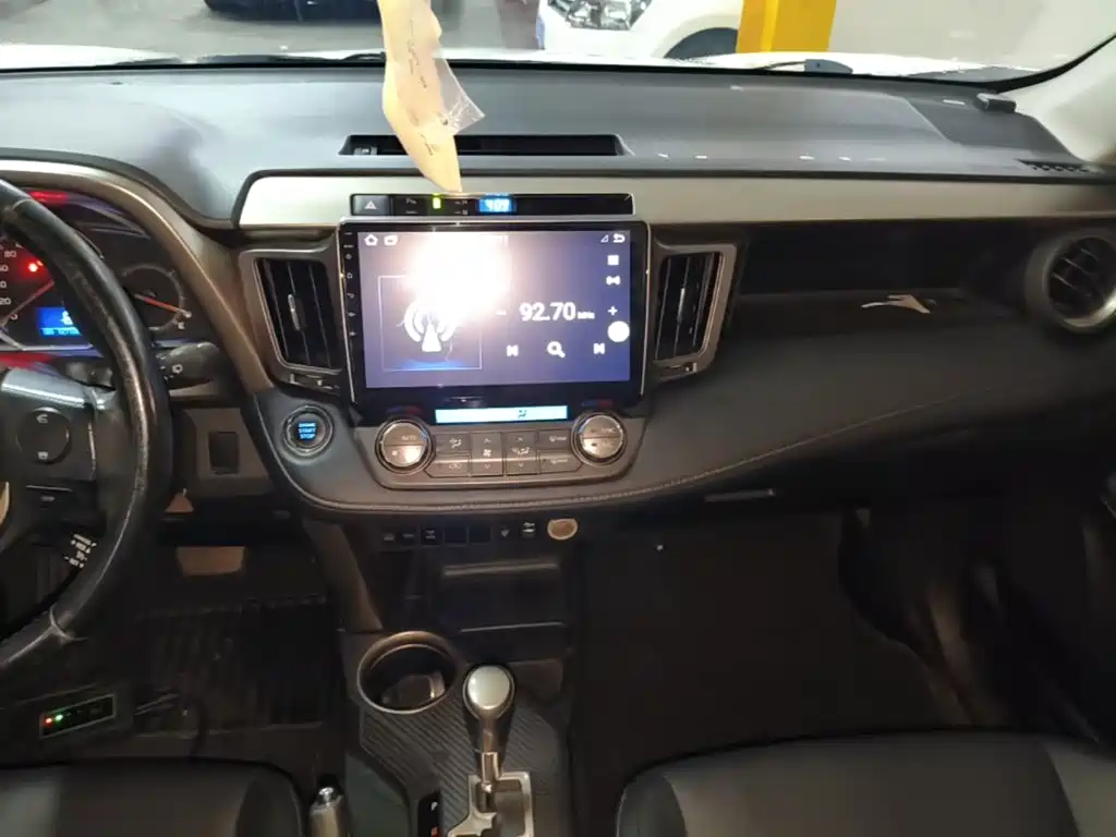 Toyota RAV4 — миниатюра 13
