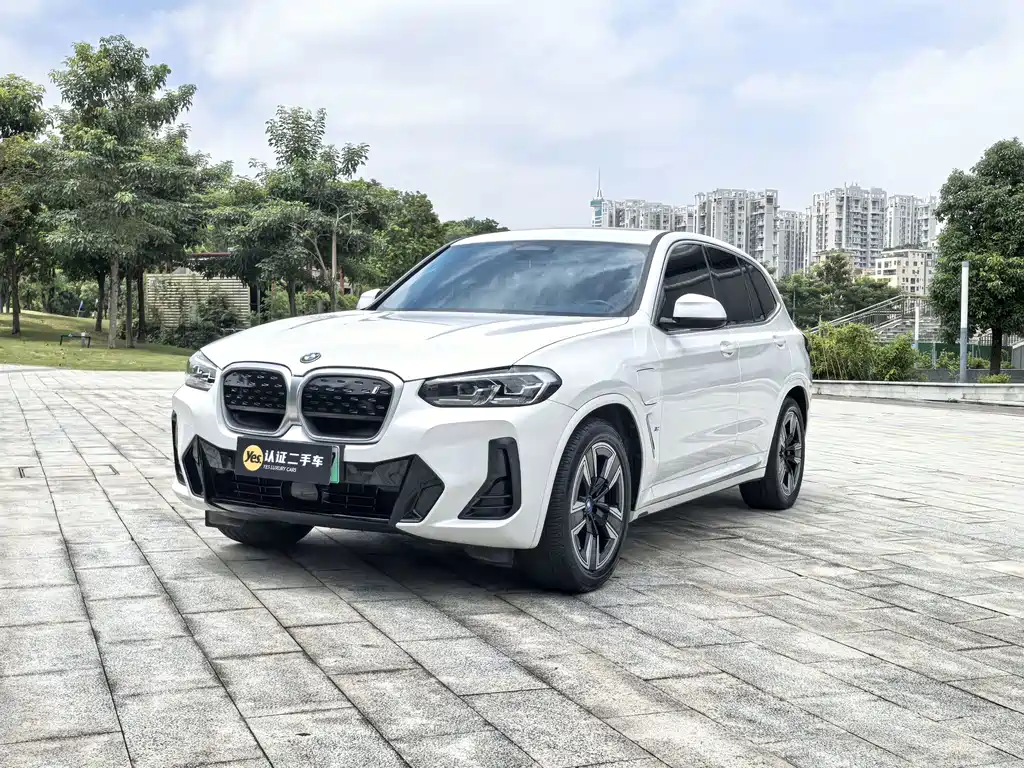 BMW iX3