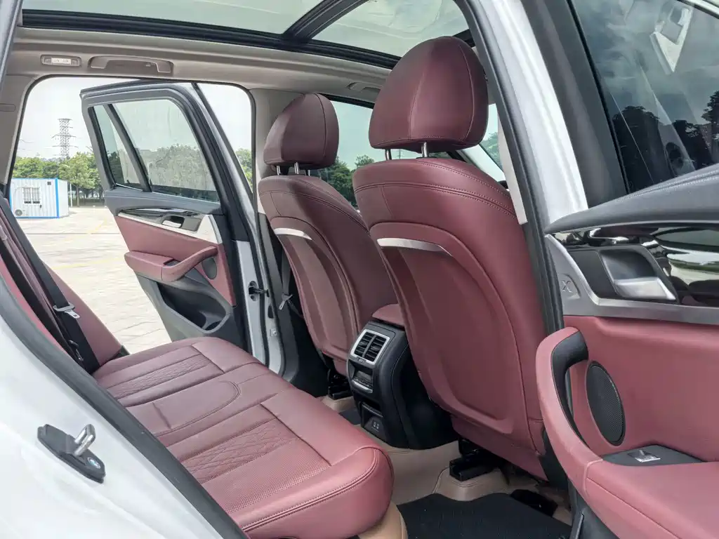 BMW iX3 — миниатюра 11