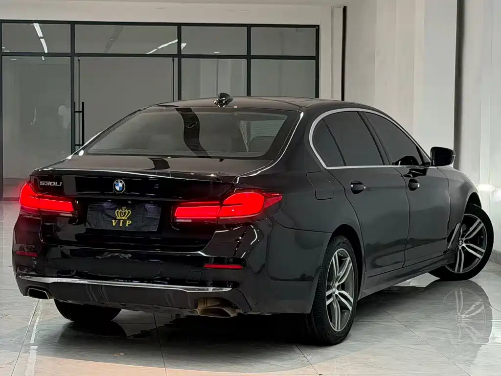 BMW 5 Series — миниатюра 9