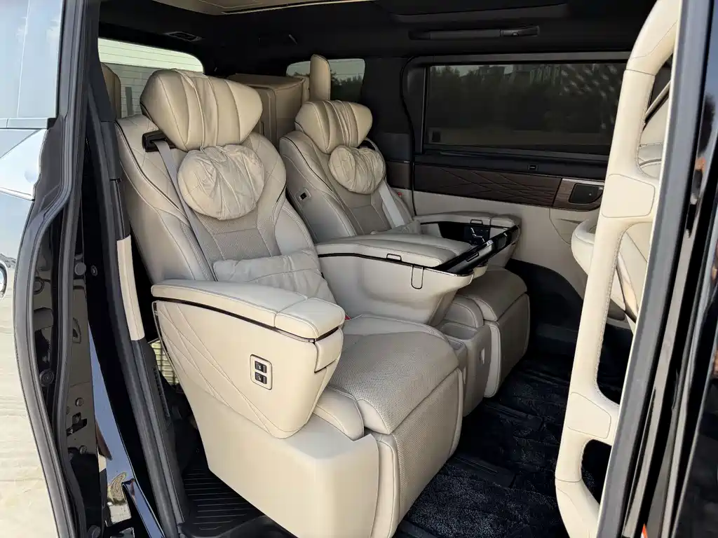 Toyota Alphard — миниатюра 20