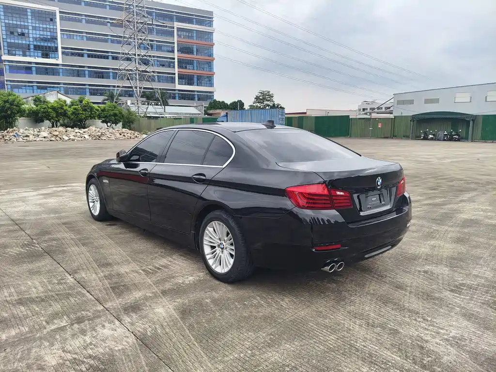 BMW 5 Series — миниатюра 4