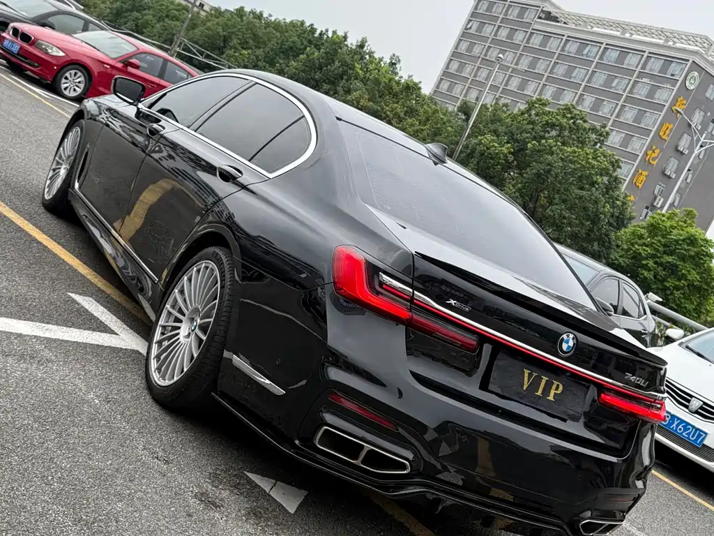BMW 7 Series — миниатюра 10