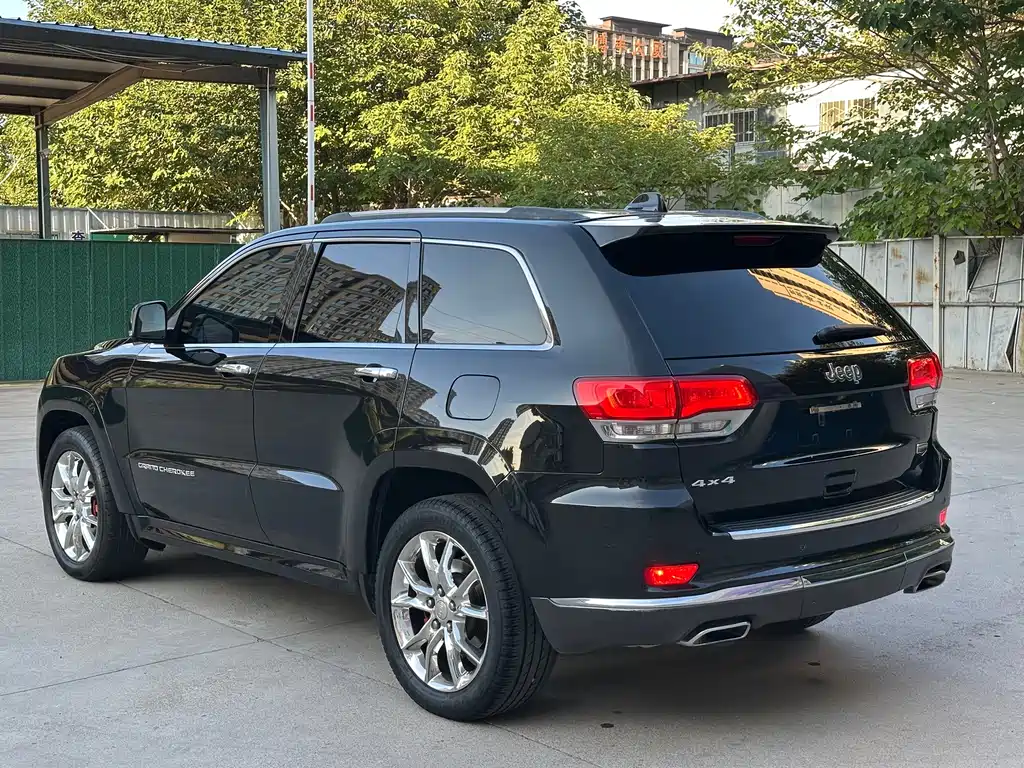 Jeep Grand Cherokee (Import) — миниатюра 6