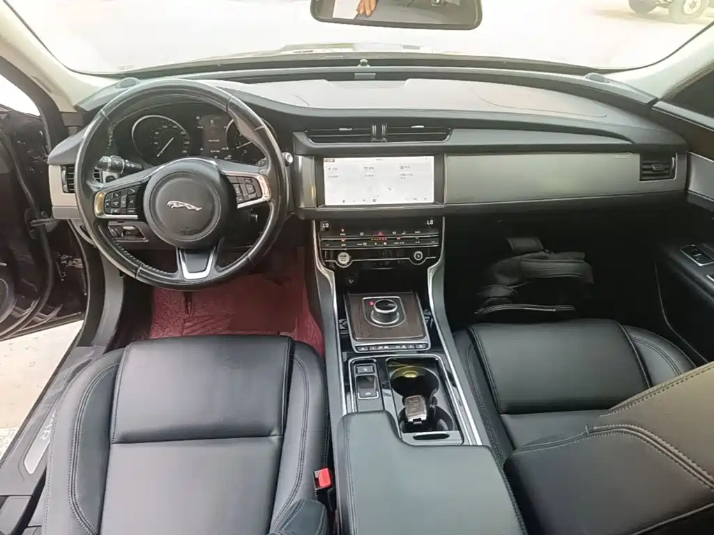 Jaguar XFL — миниатюра 10
